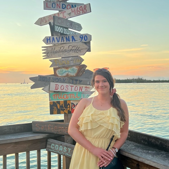 Meet your Posher, Tara - Picture 3 of 9